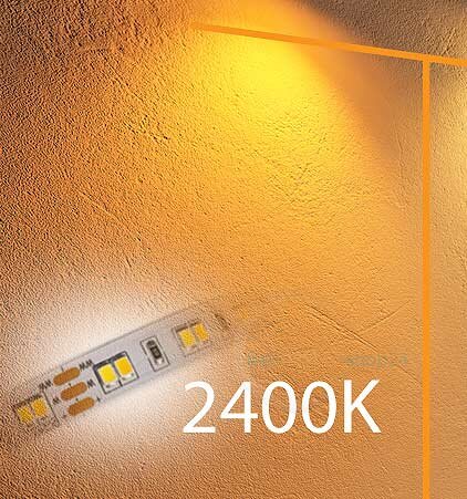 Ansicht Lichtfarbe 2500K amit Lichtwirkung auf der Wand: LED Streifen in sehr warmem Weisston 2500K