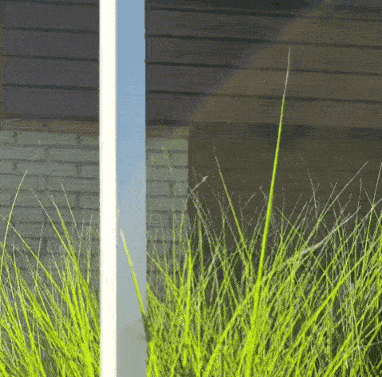 Stehleuchte im Garten bei Bambus montiert als Effektbeleuchtung